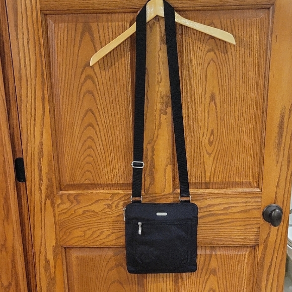 Baggallini Handbags - Baggallini Black Crossbody Bag